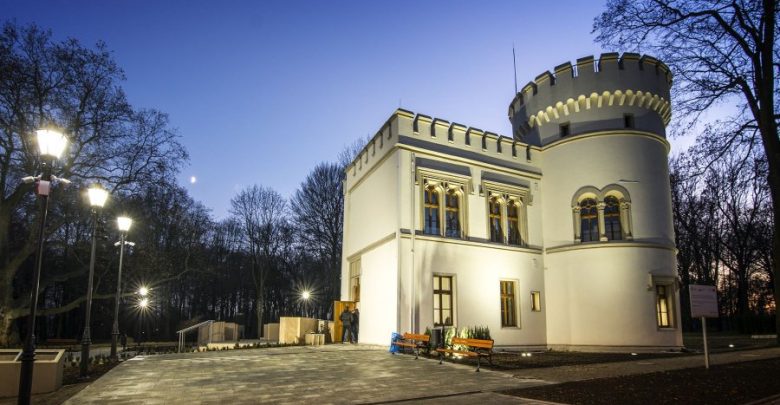 Odbudowa ruin oficyny pałacu Tiele-Wincklerów w Bytomiu-Miechowicach rozpoczęła się na początku 2019 roku (fot. UM Bytom)