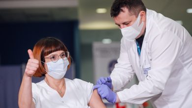 Pierwsze szczepienie na COVID. „Czuję się bardzo dobrze”. Fot. Adam Guz/KPRM