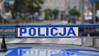 Zgłosiła policji, że ukradli jej torebkę w autobusie. Okazało się, że... zostawiła ją w pracy