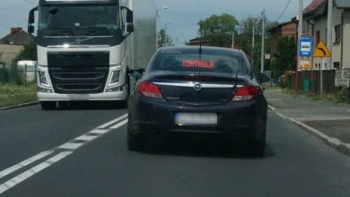 Wszyscy mieli obowiązujące zakazy kierowania pojazdami, w tym dożywotnie, a jeden z kierowców był… poszukiwany. [fot. Śląska Policja]