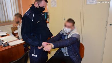 Policjanci z Kalet zostali powiadomieni o kradzieży sporych ilości fajerwerków wartych 1100 złotych jednego ze sklepów przy ulicy 1 Maja. [fot. Śląska Policja]