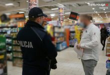 Śląskie: Klienci stosują się obowiązujących zasad bezpieczeństwa? Policja i pracownicy sanepidu sprawdzają sklepy (fot.Śląska Policja)