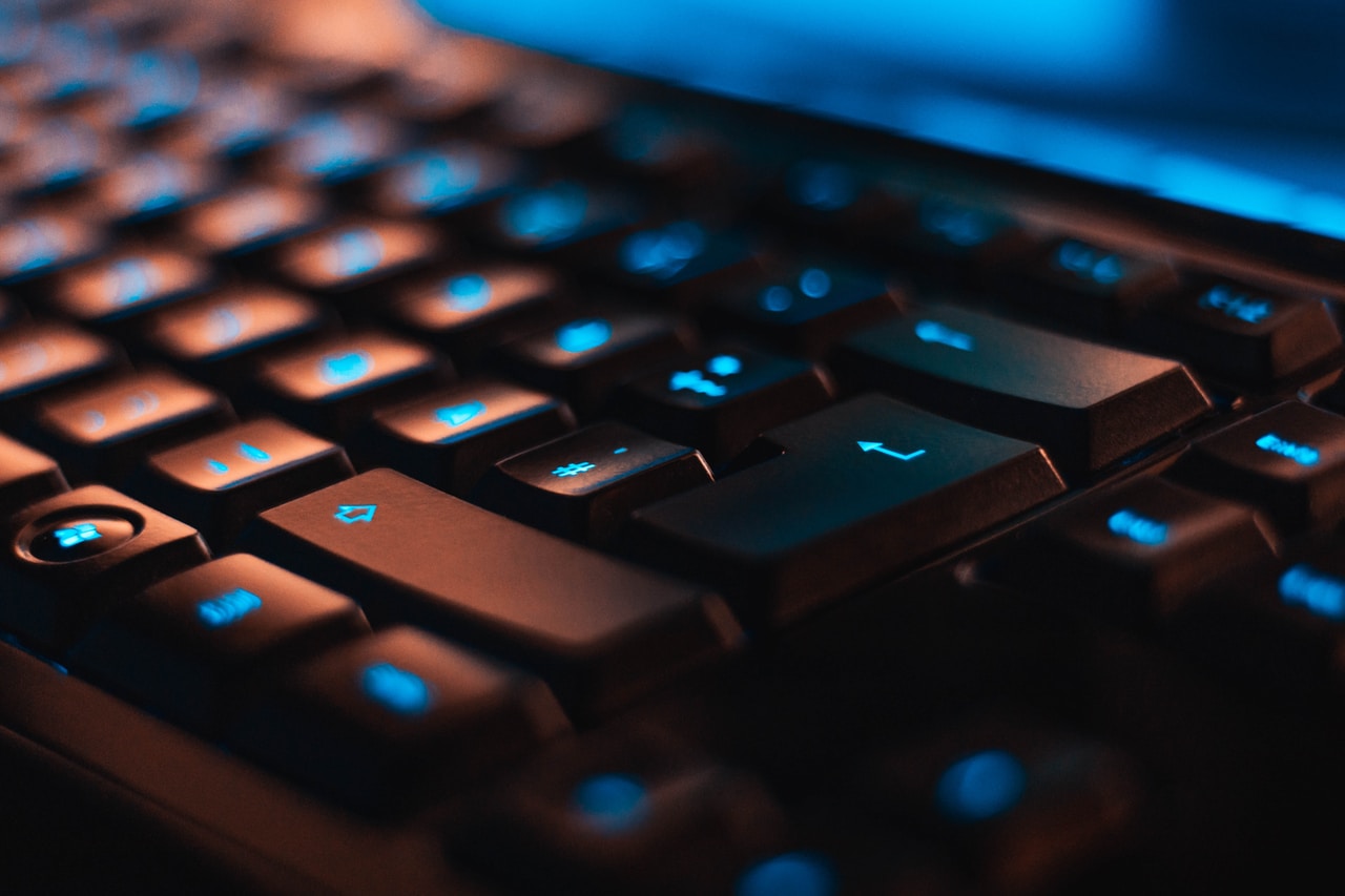 Czym kierować się przy wyborze odpowiedniego serwisu komputerowego? (fot.https://unsplash.com/license )