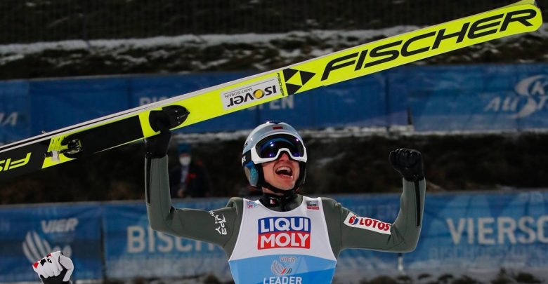 Nokaut na skoczni, a nawet na czterech! Kamil Stoch wygrał Turniej Czterech Skoczni! źródło: https://www.facebook.com/vierschanzentournee