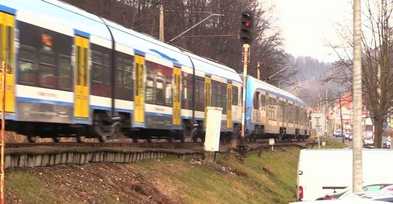 Dziś do użytku tymczasowo oddano zrewitalizowaną linię kolejową Pierściec – Skoczów – Goleszów. To ważna informacja dla wszystkich, którzy chcą z Katowic dojechać pociągiem do Wisły