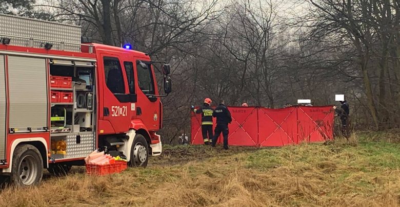 Makabryczne odkrycie w Mysłowicach. W rejonie Brzęczkowic, w rzece Przemsza przechodzień zauważył zwłoki. (fot.Paweł Jędrusik)