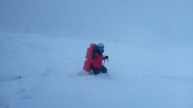 W spodenkach i biustonoszu na Babią Górę. Jej temperatura ciała spadła do 25,9 stopni. Fot. GOPR Beskidy