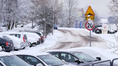 Kierowcy i piesi często mylnie mają pretensje do pracowników dużych miejskich spółek odpowiedzialnych za odśnieżanie dróg, do których obowiązków należy dbanie tylko i wyłącznie o drogi i chodniki należące do danej gminy czy powiatu