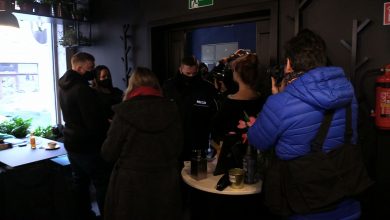 Kolejny lokal gastronomiczny otwarty, mimo obostrzeń. Właściciele Bułkęsu w Katowicach, tak samo jak wielu innych, doszli do wniosku, że to ostatni moment, żeby ratować biznes.