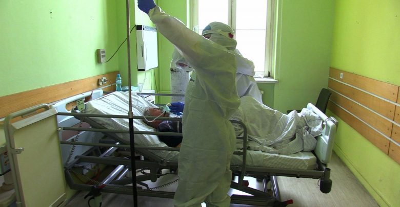 Jak wygląda realna walka o życie pacjentów chorych na koronawirusa - nasza ekipa miała szansę zobaczyć z bliska w Szpitalu Św. Elżbiety w Katowicach