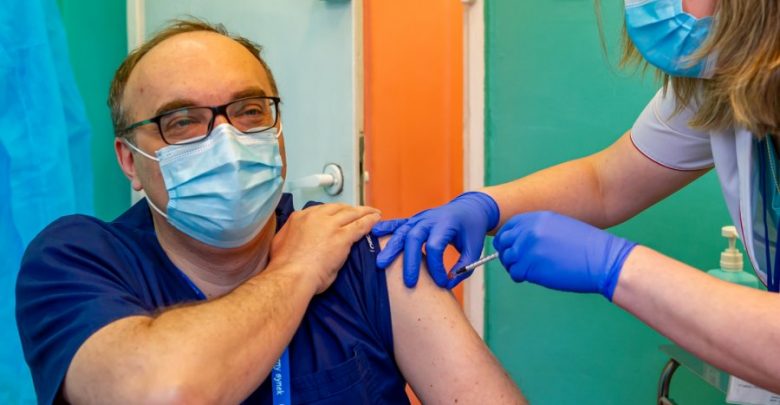 Bytom: Ruszyły szczepienia dla personelu oddziału zakaźnego w "Jedynce" (fot.UM Bytom)