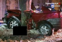 Koszmarny wypadek w Sosnowcu! Nie żyje 25-latek. Pasażerka w ciężkim stanie trafiła do szpitala