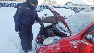 Straż miejska z Bielska pomoże uruchomić samochód. Fot. UM Bielsko-Biała