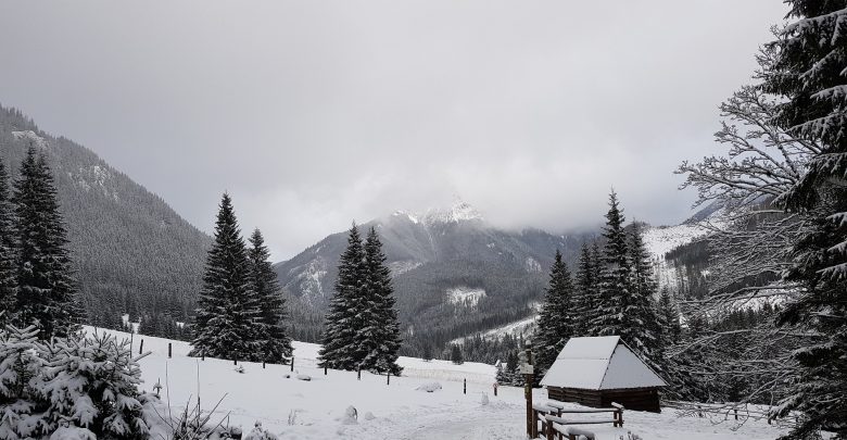 Mgła, śnieg, oblodzenia. Trudne warunki na szlakach w Tatrach (fot.poglądowe/www.pixabay.com)