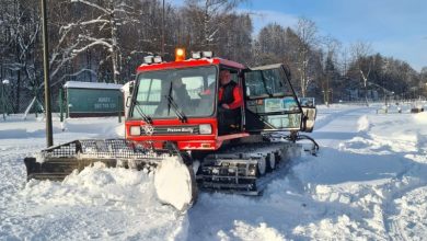 Kilkukrotny przejazd spowodował ubicie puchu i wyznaczenie szerokości trasy. [fot. UM Wisła]