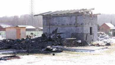 Tragiczny w skutkach pożar na terenie ogródków działkowych w Sosnowcu, przy granicy z Mysłowicami. Ogień strawił altanę, w której zostało znalezione zwłoki kobiety