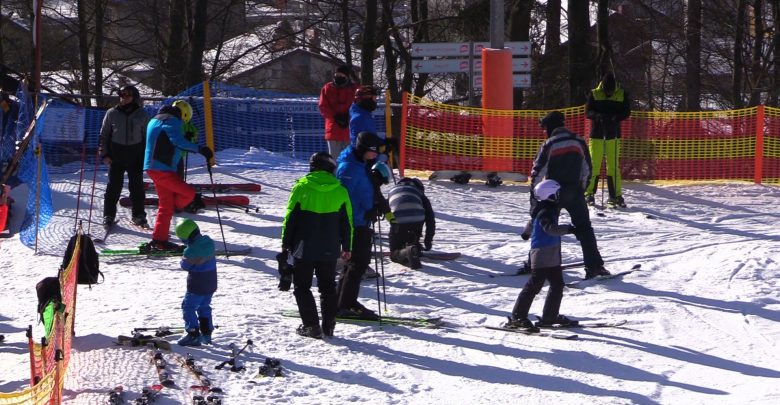 Przedsiębiorcy w Wiśle otwierają się na turystów. Już miniony w weekend działać zaczęły niektóre stoki narciarskie, dzisiaj dołączyły do nich restauracje i hotele