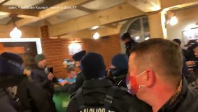 Sanepid i kilkudziesięciu policjantów w lokalu! Pub Tapster w Pszczynie otworzył się mimo obostrzeń