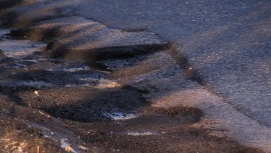 Dziura na dziurze niemal w całym województwie śląskim. Tak wyglądają drogi w Sosnowcu i Katowicach [WIDEO]