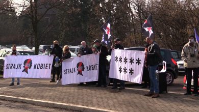 Policja w Jaworznie wzywa uczestników Strajku Kobiet na komendę. Przyszli i zrobili protest!