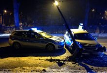 Gorzej trafić nie mógł. Po pijaku najpierw uciekał, a później dobił do radiowozu. Fot. Śląska Policja