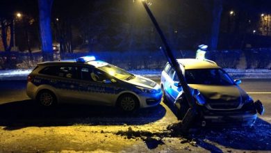 Gorzej trafić nie mógł. Po pijaku najpierw uciekał, a później dobił do radiowozu. Fot. Śląska Policja