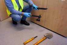 Dwuosobowy gang pseudokibiców z Rybnika terroryzował mieszkańców! Mieli noże a nawet tomahawk! (fot.policja)