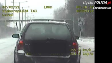 Pasażer w bagażniku, a w środku poszukiwany mężczyzna [WIDEO]