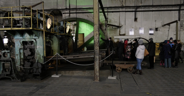 W Muzeum Hutnictwa Cynku Walcownia w Katowicach w ten weekend można było po raz pierwszy od dłuższego czasu zobaczyć stare maszyny w ruchu i posłuchać o historii hutnictwa.