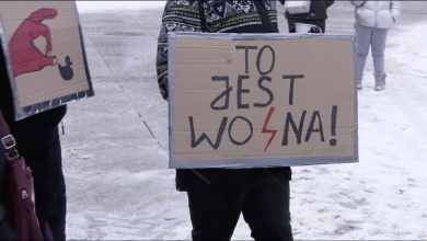 Policja wylegitymowała niektórych uczestników protestu, ponieważ nie został on wcześniej zgłoszony.