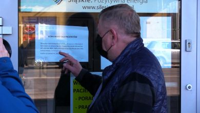 Żona pana Romualda Brolla walczy o życie w szpitalu w Ochojcu. Dziś w nocy pan Romuald przywiózł ją do tego Okręgowego Szpitala Kolejowego w Katowicach