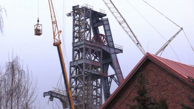 Trwa rozbiórka szybu nr I kopalni Boże Dary w katowickiej Kostuchnie [WIDEO]