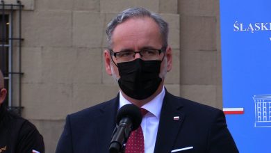 Podczas sztabu kryzysowego z udziałem między innymi ministra zdrowia Adama Niedzielskiego oraz wojewody i marszałka województwa śląskiego zdecydowano, że w okresie okołoświątecznym wzmocnione zostaną kontrole na granicy z Czechami