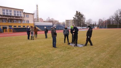 Przebudowa stadionu im. Jana Larysza w Pszczynie rozpoczęła się w lipcu 2019 roku. Zakres prac przewidywał rozbudowę infrastruktury lekkoatletycznej, a także prace związane z położeniem nowej murawy boiska. [fot. UM Pszczyna]