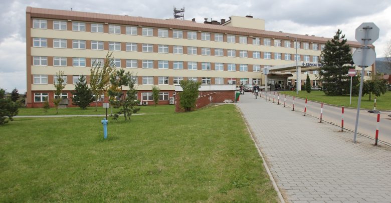 Bielska placówka dysponuje obecnie 147 miejscami dla osób zakażonych koronawirusem. W tym jest 13 miejsc na Oddziale Anestezjologii i Intensywnej Terapii dla pacjentów, którzy ciężko przechodzą Covid-19 i wymagają respiratoterapii. [fot. Paweł Sowa / UM Bielsko-Biała]