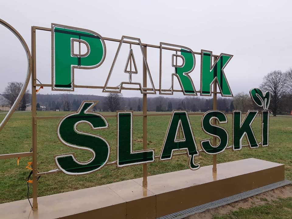 I komu to przeszkadzało? Ktoś zniszczył napis PARK ŚLĄSKI! Władze parku załamują ręce nad czyjąś głupotą (fot.Park Śląski)