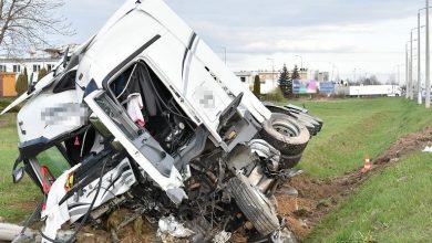 Kierowca osobówki zderzył się z cysterną. Zginął na miejscu (fot.Policja Lubelska)