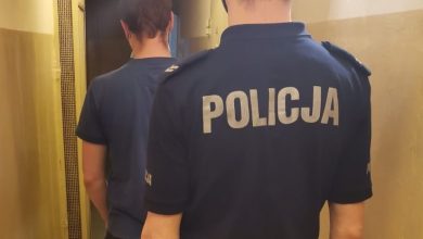 Śląskie: Zaatakował go "tulipanem" i nożyczkami. Ukradł mu też buty. 21-latkowi grozi 12 lat więzienia (fot. Śląska Policja)