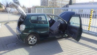 Dawid kontra Goliat, czyli małolitrażowe VW chciało uciec policjantom z grupy SPEED (fot.KMP Rybnik)