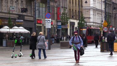 Więcej osób w komunikacji miejskiej, maseczki na powietrzu nieobowiązkowe. Dalsze luzowanie obostrzeń od 15 maja