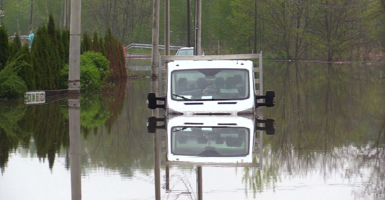 Woda pojawiła się nagle, jakby znikąd! Zalane miasta na Śląsku po nawałnicach i burzach liczą straty