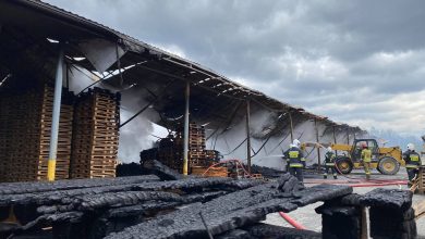 W wyniku pożaru nikt nie ucierpiał, lecz nadpaleniu uległy dwa TIR-y. Całkowite straty nie są znane, po zakończeniu działań straży pożarnej, sprawę będzie badać policja i prokuratura. [fot. Bartosz Bednarczuk]