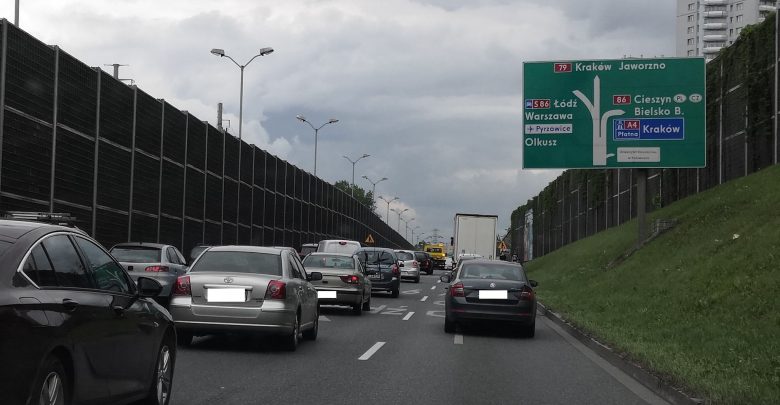 Kolizja za wyjazdem z tunelu w Katowicach. Potężne korki w piątek, 28 maja (fot.Paweł Smalcerz)