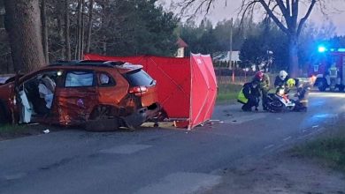 Dwóch motocyklistów zginęło w czołówce z Jeepem! W szpitalu zmarła pasażerka jednego z nich (fot.KPP Zgierz)