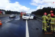 BMW i Kia zderzyły się na autostradzie A1. Śmiertelny wypadek w Rybniku (fot. Policja Śląska)