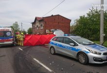 Śląskie: Czołówka fiata punto z ciężarówką. Nie żyje kierowca osobówki (fot.Śląska Policja)