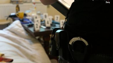 Śląskie: Zamieścił w sieci informację, że konstruuje broń. Przyszli po niego policjanci (fot.KMP Żory)