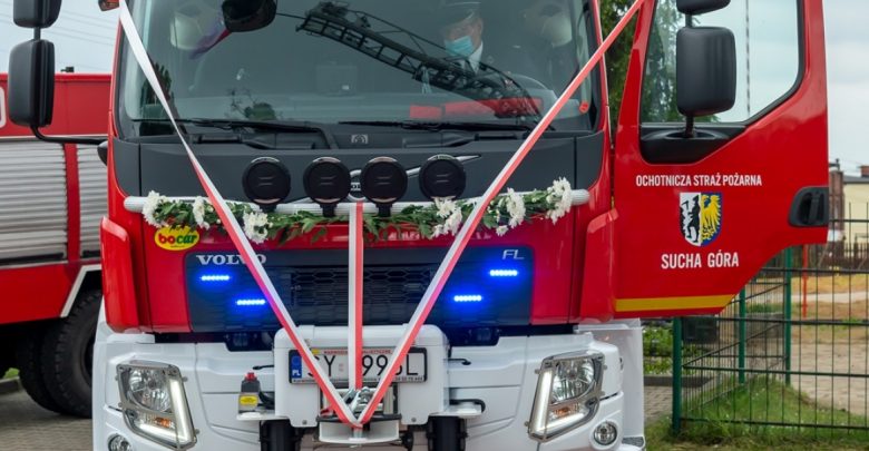 Nowy nabytek strażaków z Suchej Góry  to średni samochód ratowniczo- gaśniczy z napędem 4x4 zabudowany na podwoziu Volvo. [fot. UM Bytom / Hubert Klimek]