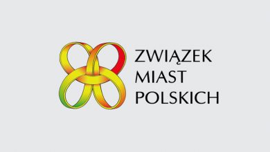 "Gdyby przyjąć jako punkt wyjścia ww. informacje podane przez resort finansów, można wyliczyć, że ubytek wpływów z udziałów JST w podatku PIT spowoduje, iż 1/3 jednostek samorządu terytorialnego utraci od razu płynność finansową." [fot. Związek Miast Polskich]