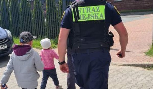 Straż miejska z Częstochowy odnalazła poszukiwanego mężczyznę i dwójkę dzieci. Fot. UM Częstochowa